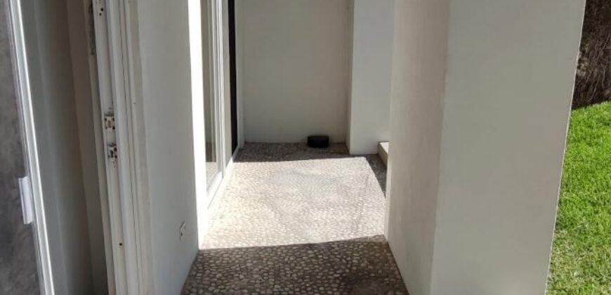 Stylish condo near pool and beach.